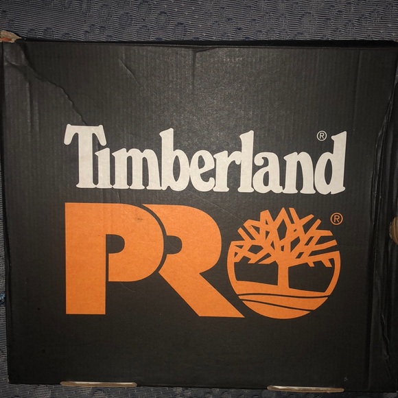 Made for comfort and versatility, this classic boot features anti-fatigue tech. - Picture 2 of 5